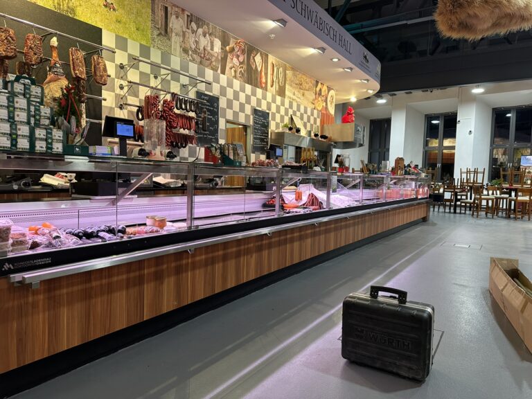 led arena umbau mezgereien wurst und käse theken (1)